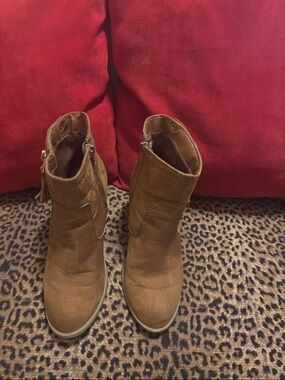 Women’s Ankle Boots - Tan Suede Casual Bootie
